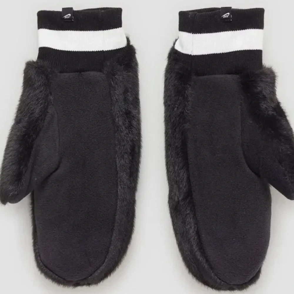 Nike women’s mittens with faux fur on the outside and soft fleece on the inside